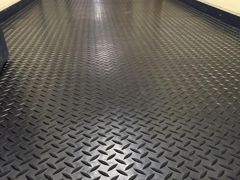 Dim Gray Diamond Pattern Rubber Van Flooring for Enhanced Grip